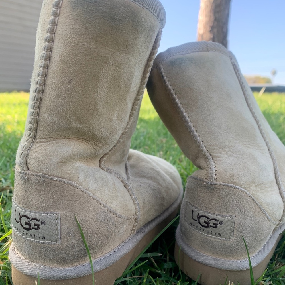 UGG women’s boots for cold size 4